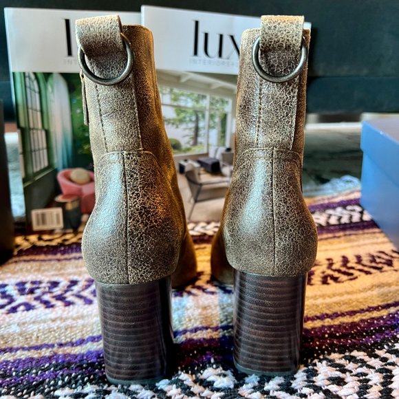 PAIGE SHOES Callan in Distress Block Ankle Bootie - Picture 10 of 17